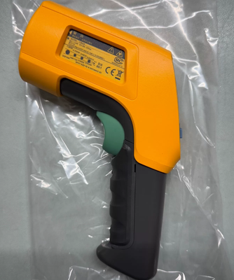 Fluke 572-2 High Temperature Infrared Thermometer with Dual Laser Sighting and Adjustable Emissivity