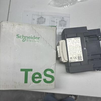 New Schneider Contactor LC1D65ACC7C with 220 V Operating Voltage Modbus Interface and 12 Months Warranty