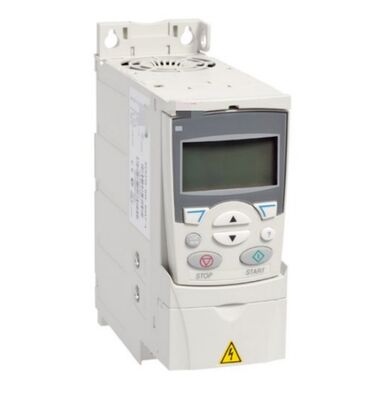 シリーズドライバ 100% 新品 オリジナル倉庫在庫 ABB ACS880-01-145A-3+P944