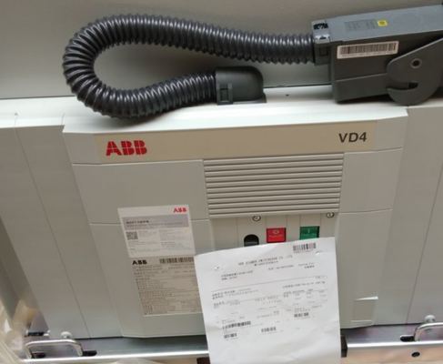 ABB VD4 中電圧真空遮断器、定格電流630A、周波数50/60Hz、重量140kg